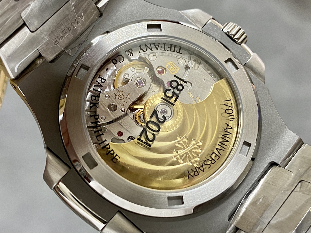 Replica Patek Philippe Nautilus 5711 1A 018 Green Dial 40mm Mens Watch