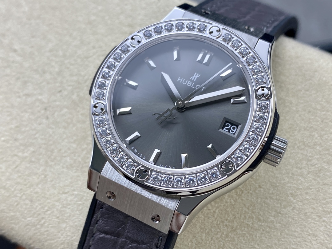 Hublot Classic Fusion 581.NX.7071.LR.1104 33mm Grey Lady Replica Watch