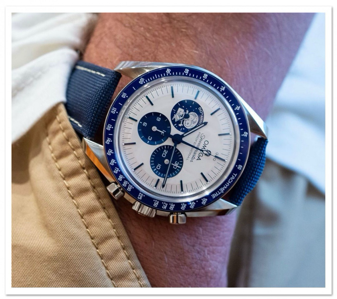 OMEGA Speedmaster “Silver Snoopy Award” 50th anniversary 42mm