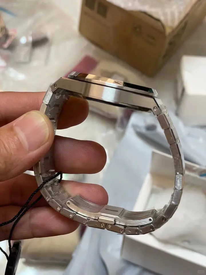 Audemars Piguet Royal Oak 15500St.Oo.1220St.04 White Index Self- Winding 41Mm