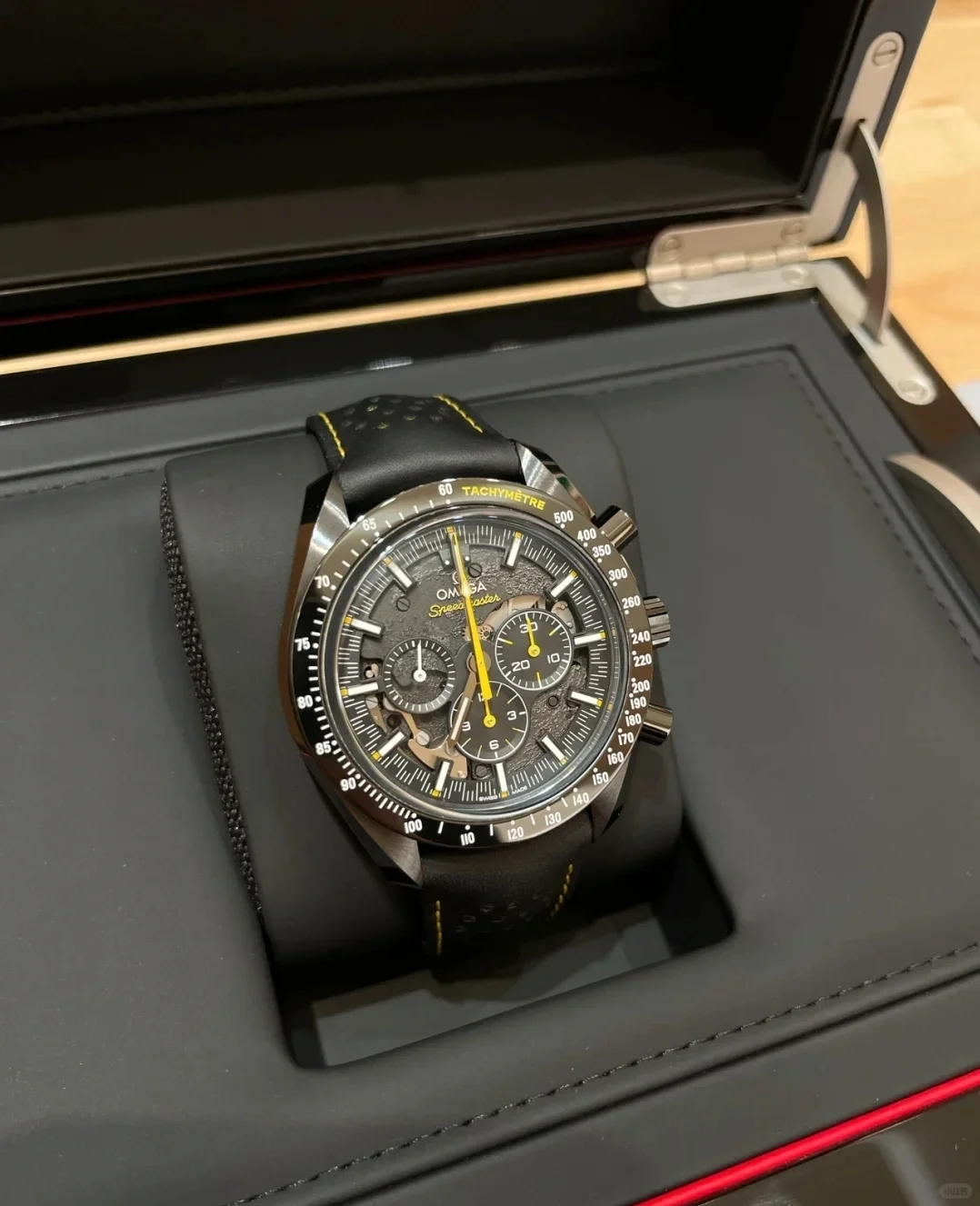 OMEGA Speedmaster Dark Side of the Moon Apollo 8 44.25mm