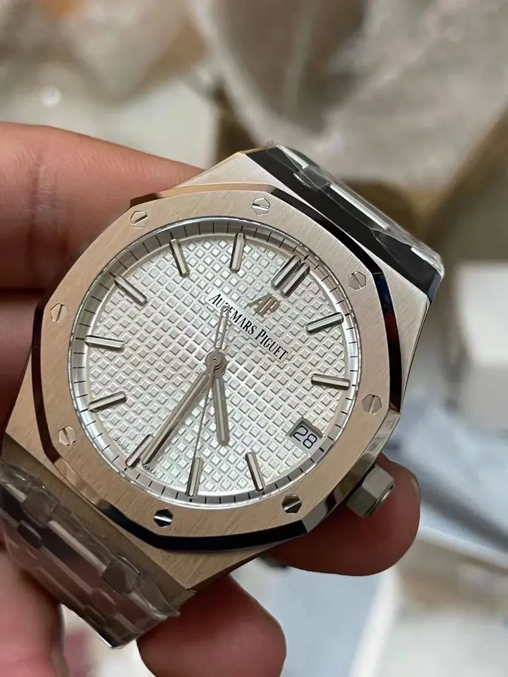 Audemars Piguet Royal Oak 15500St.Oo.1220St.04 White Index Self- Winding 41Mm