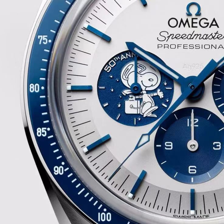 OMEGA Speedmaster “Silver Snoopy Award” 50th anniversary 42mm