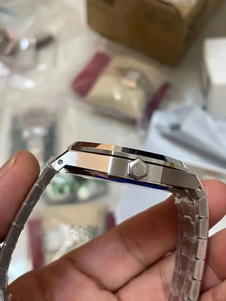 Audemars Piguet Royal Oak 15500St.Oo.1220St.04 White Index Self- Winding 41Mm