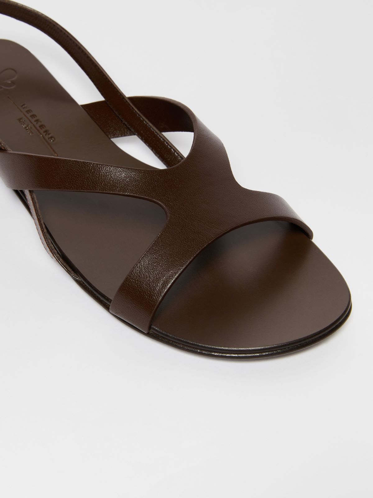 Flat leather sandals