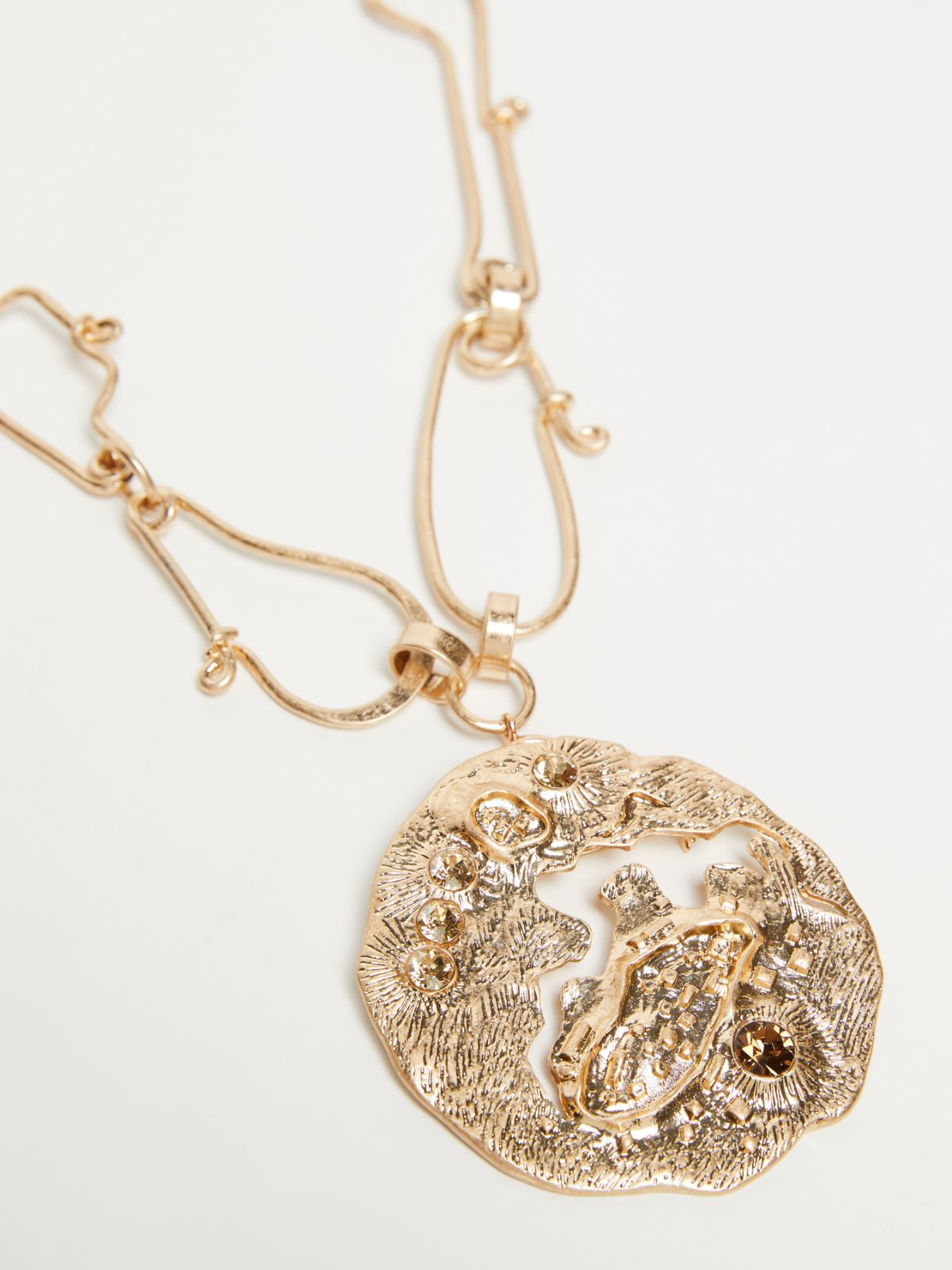 Metal brooch necklace