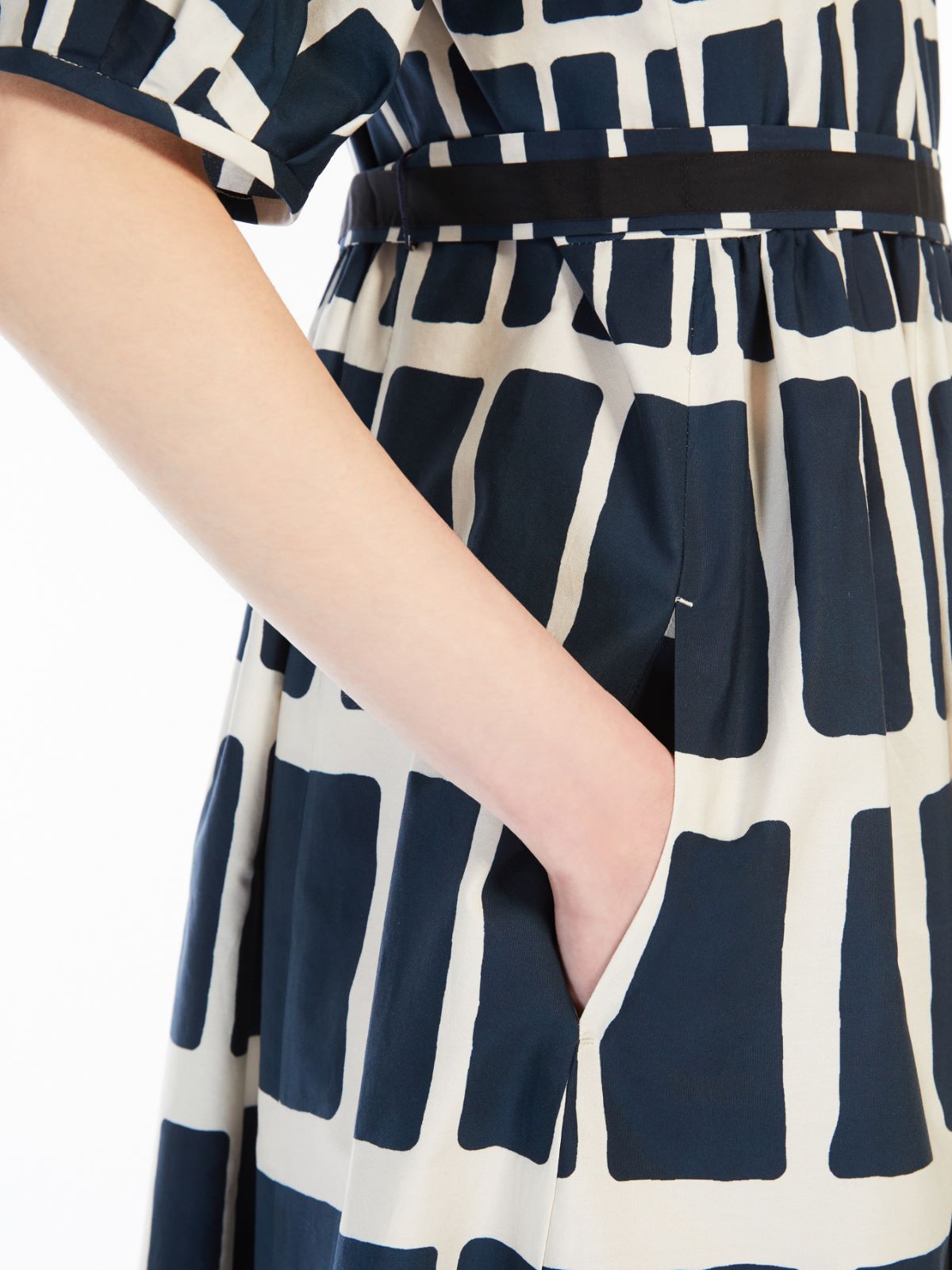 Midi dress in printed poplin