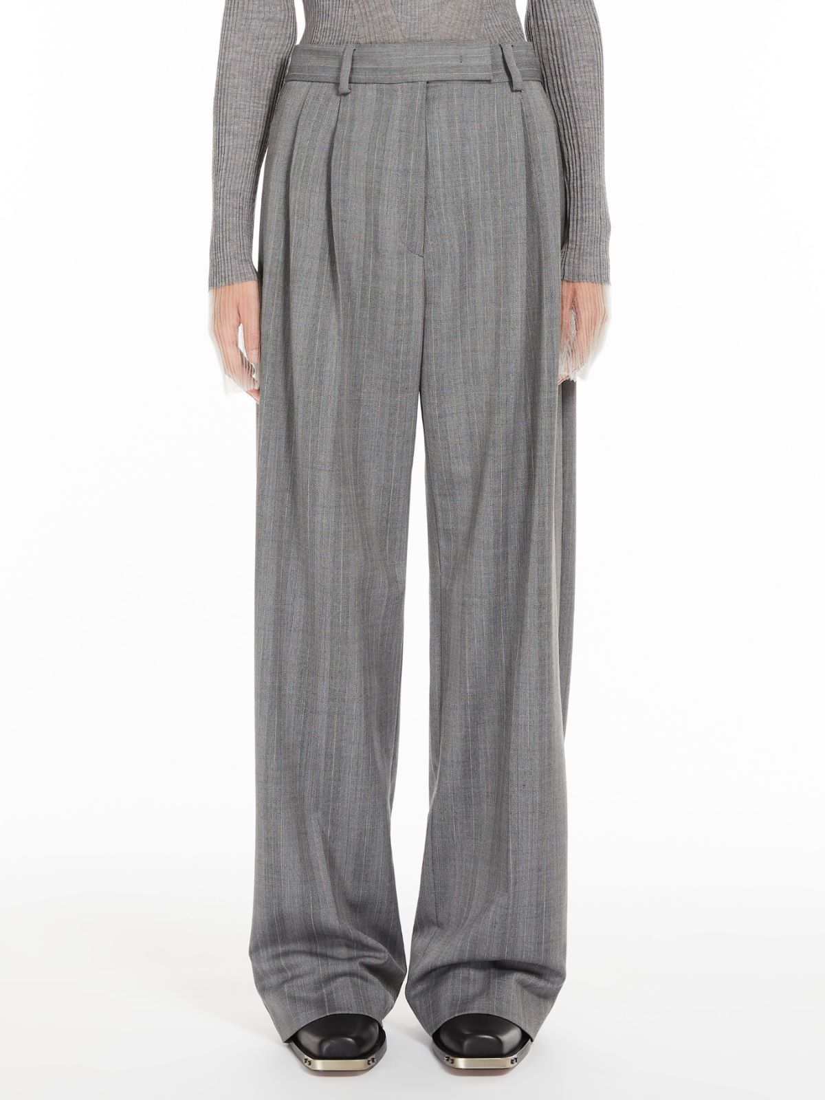 Oversized low-rise trousers