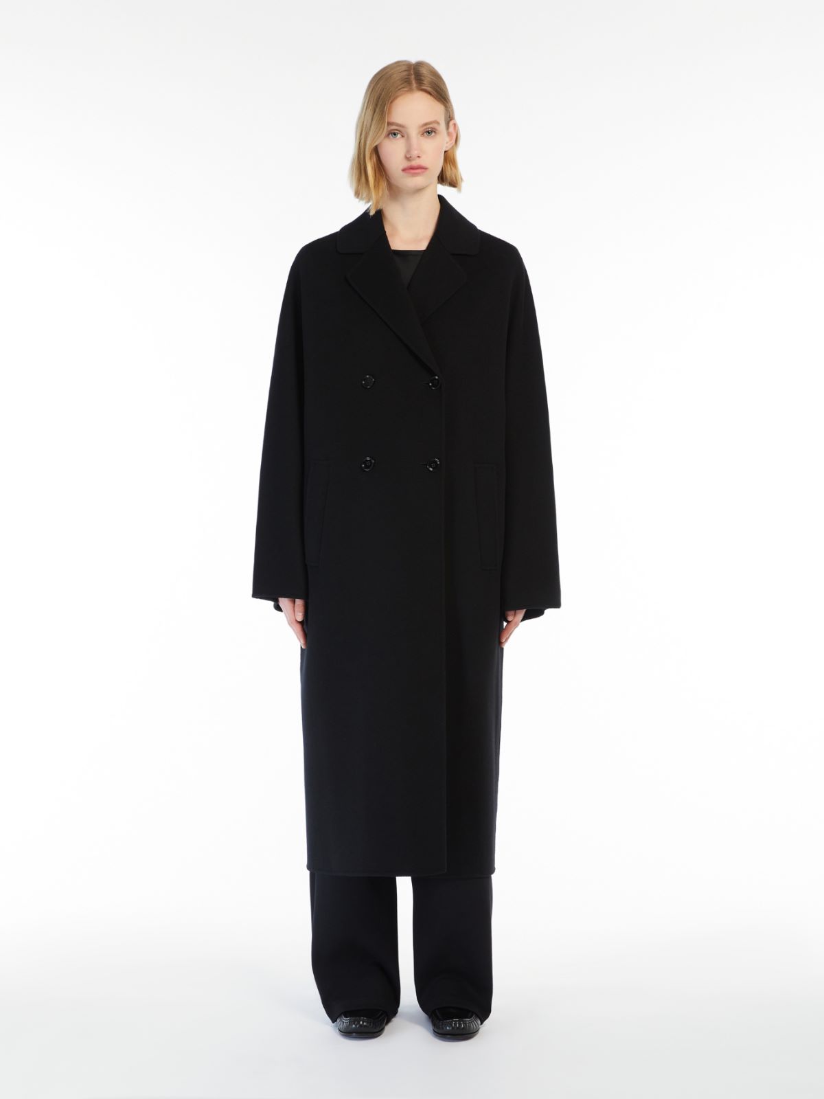 Wool coat with buttons