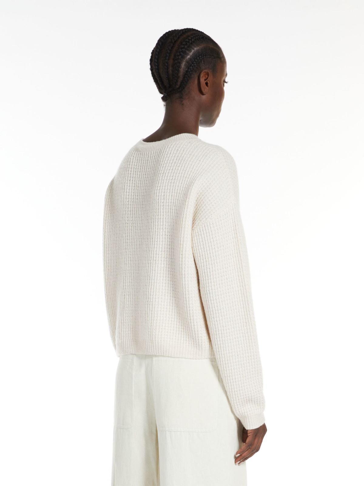 Cashmere yarn jumper