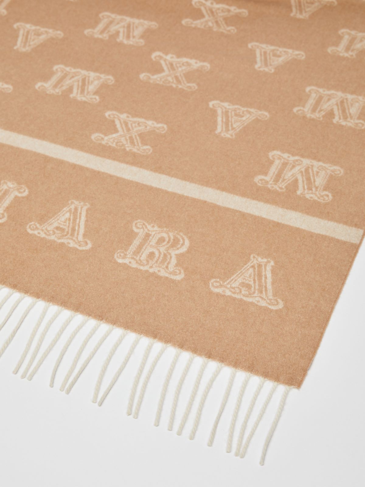 Jacquard camel colour stole