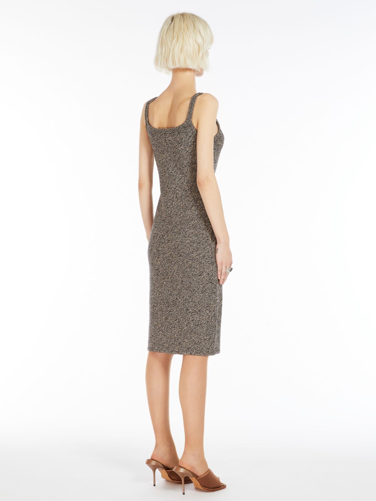 Slim-fit sleeveless dress
