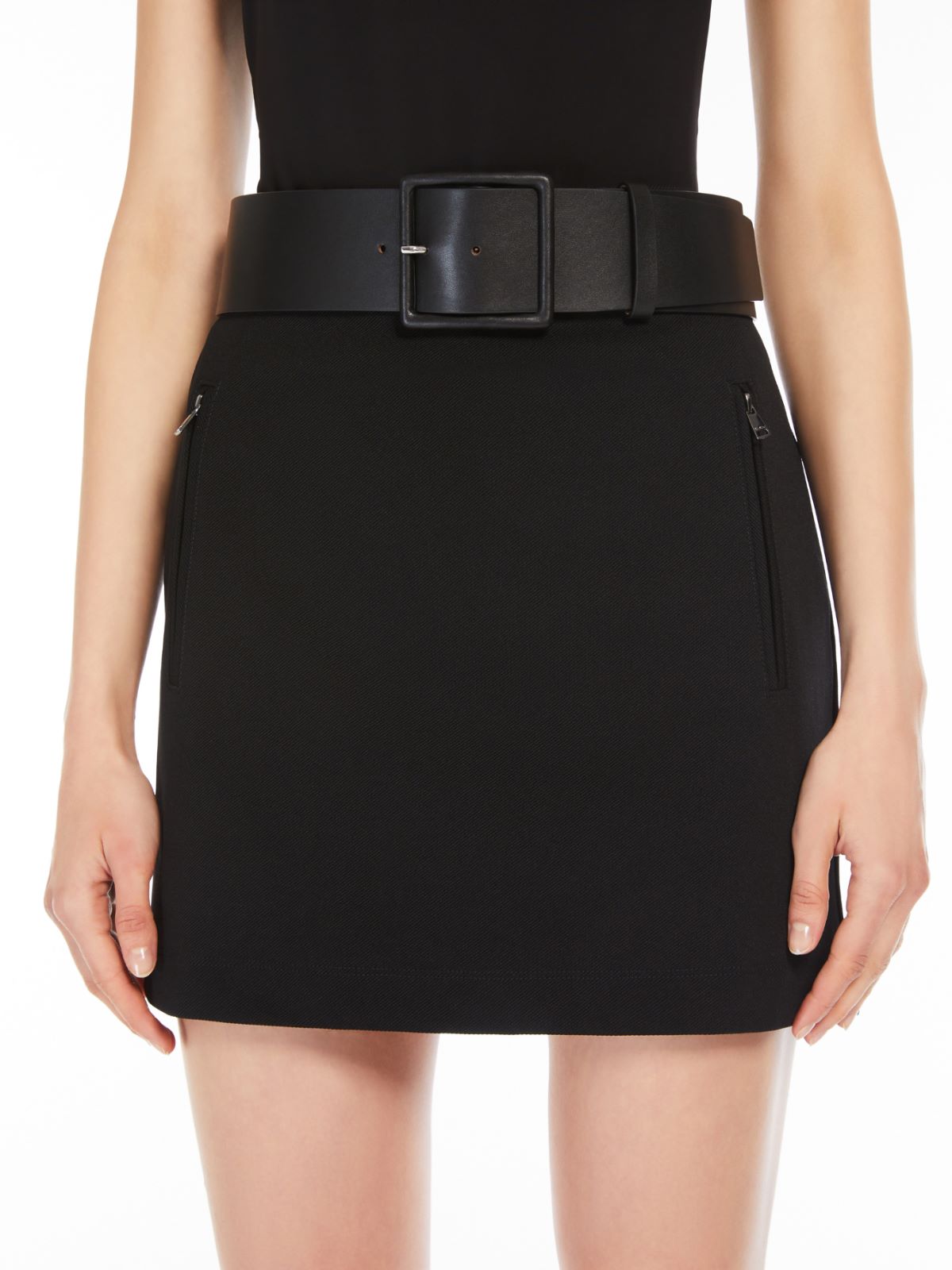 Stretch leather belt