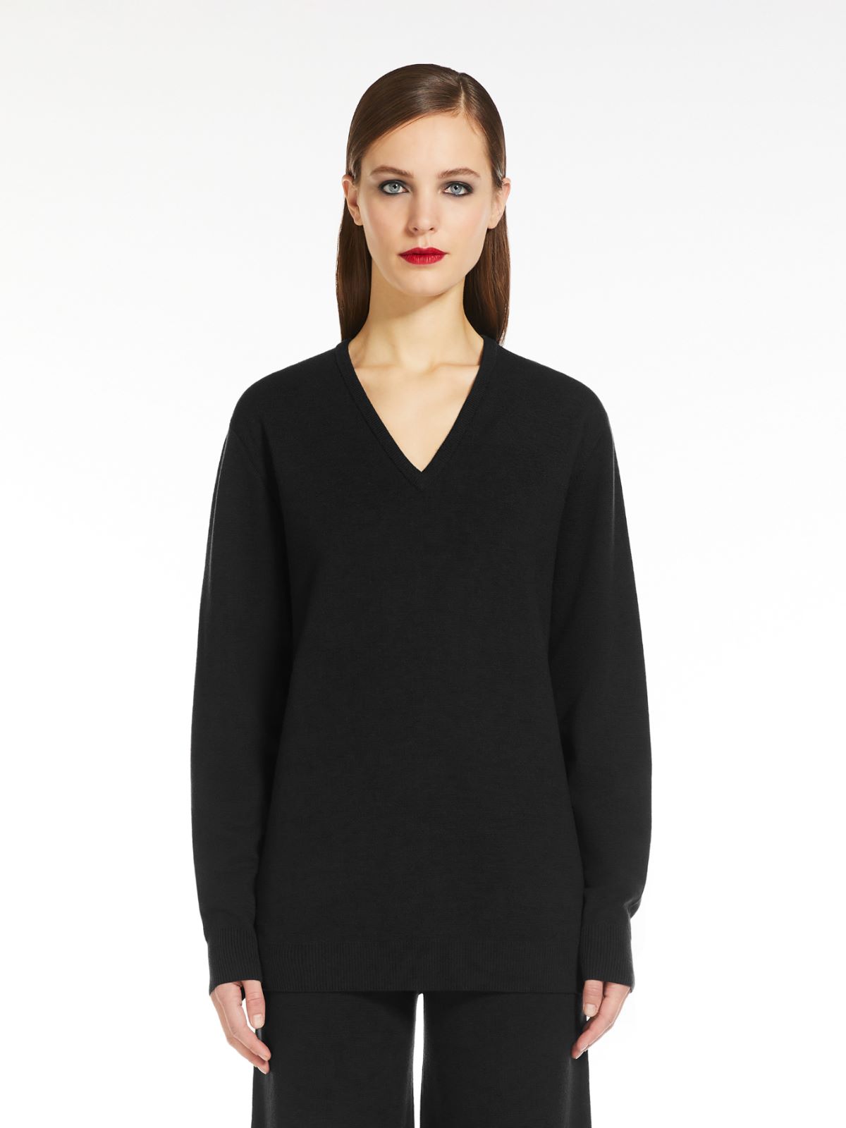 Fine wool V-neck jumper