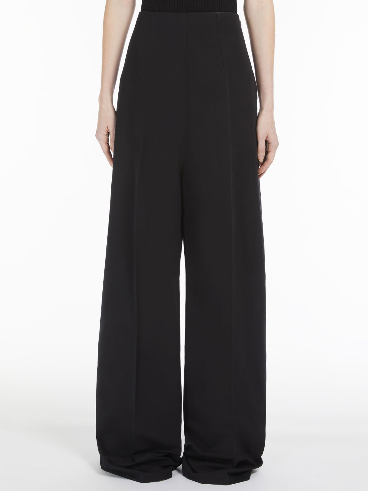 Low-rise trousers