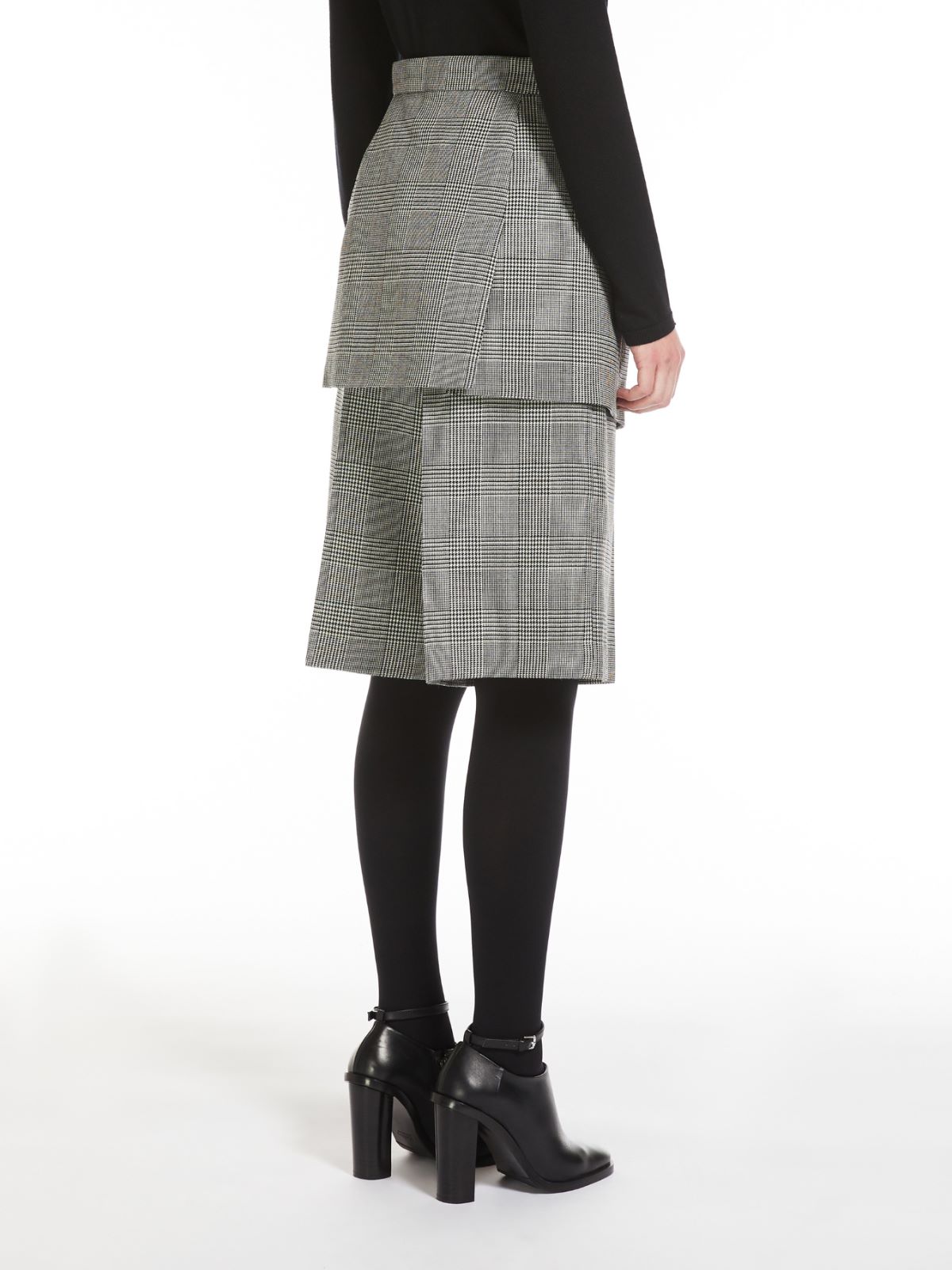 Bermuda shorts in patterned Batavia wool