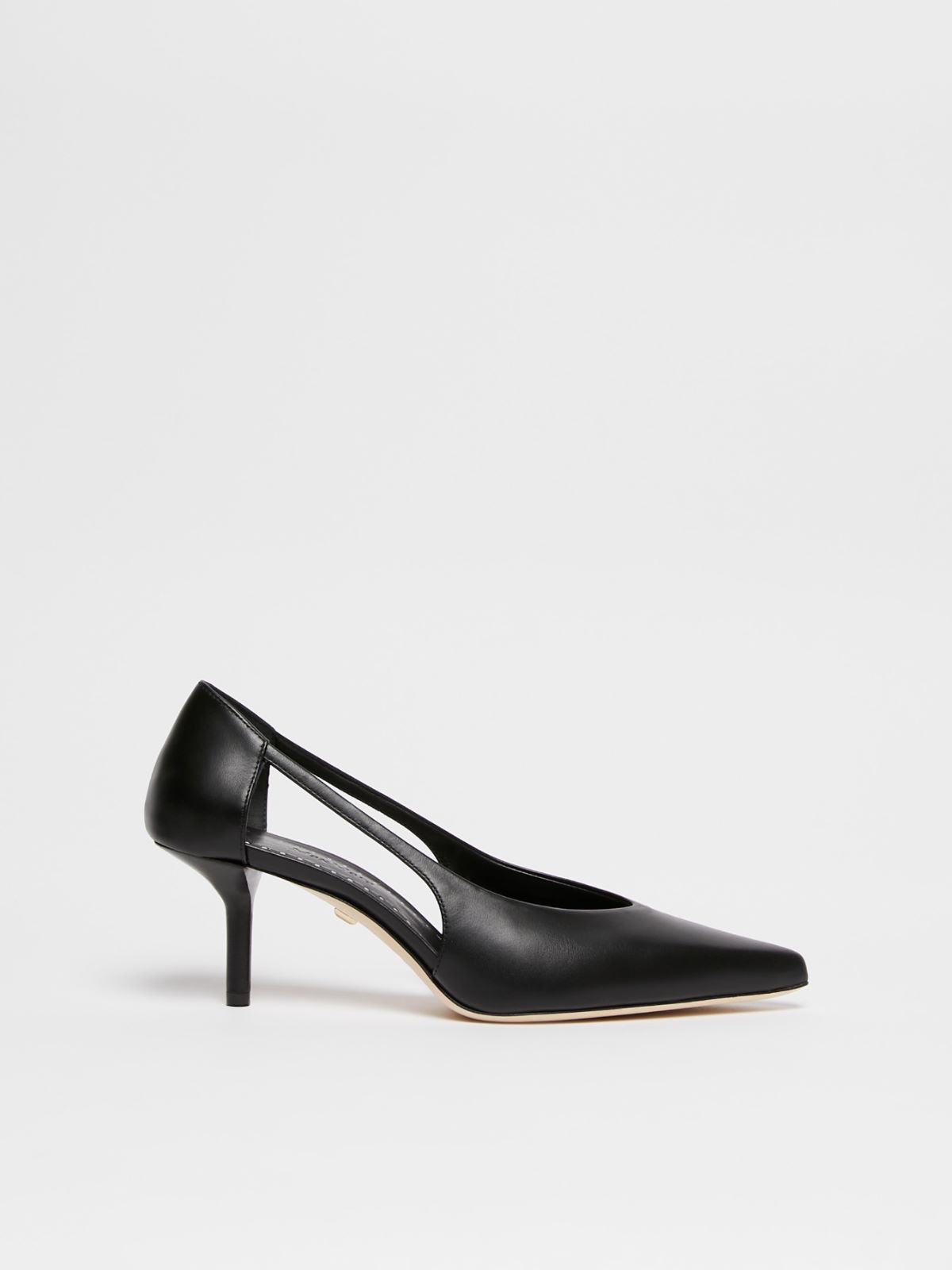 Leather court shoes