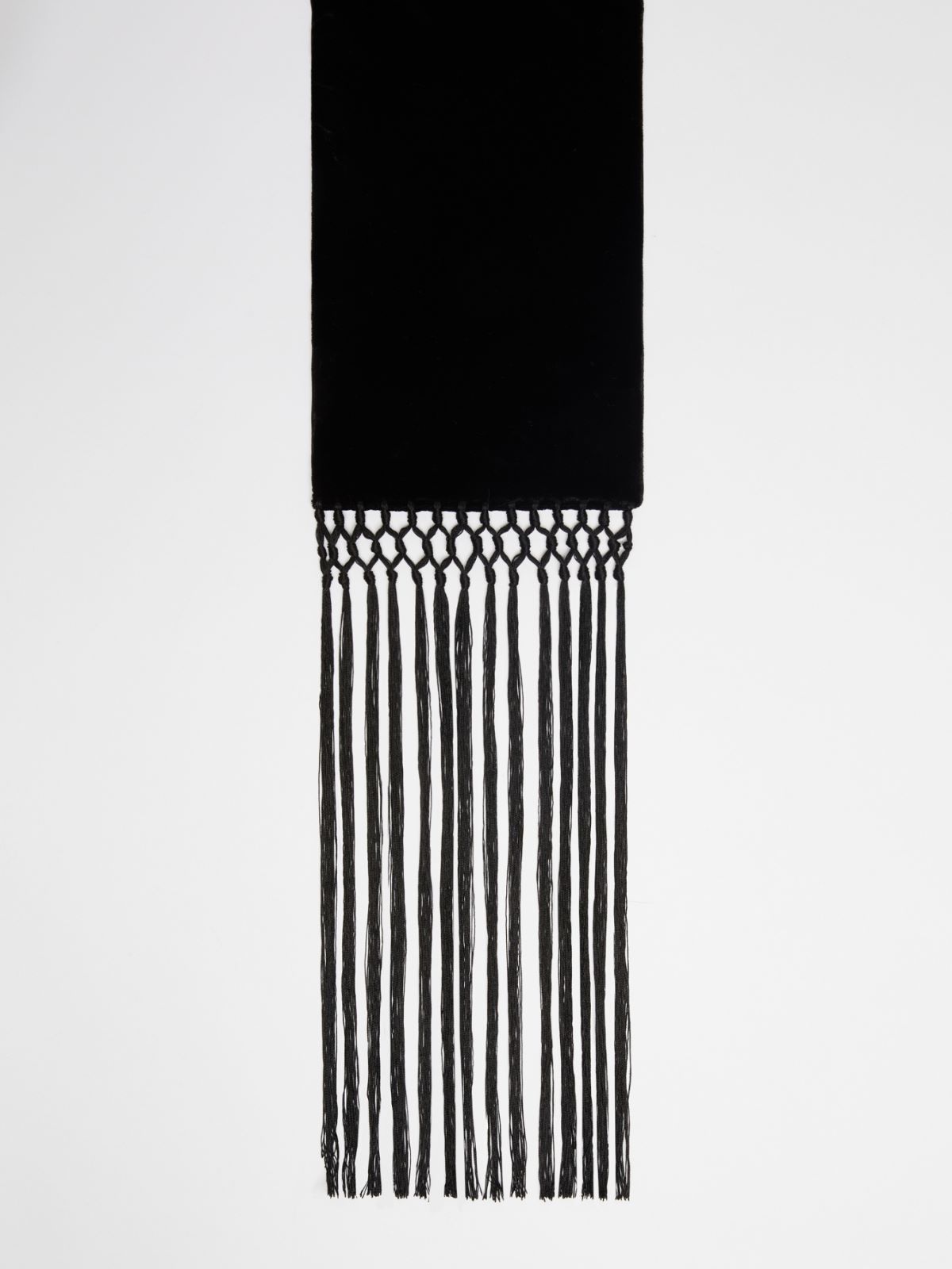 Velvet scarf with fringes