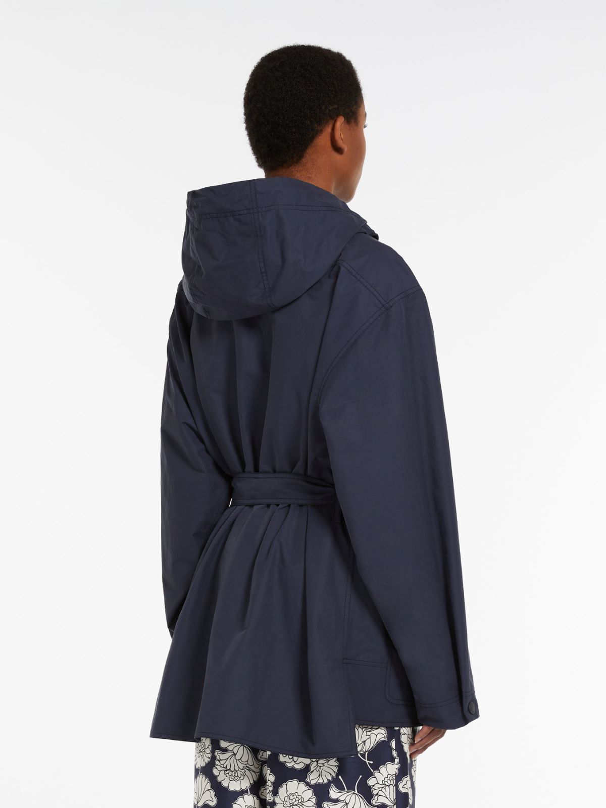 Water-repellent twill hooded jacket