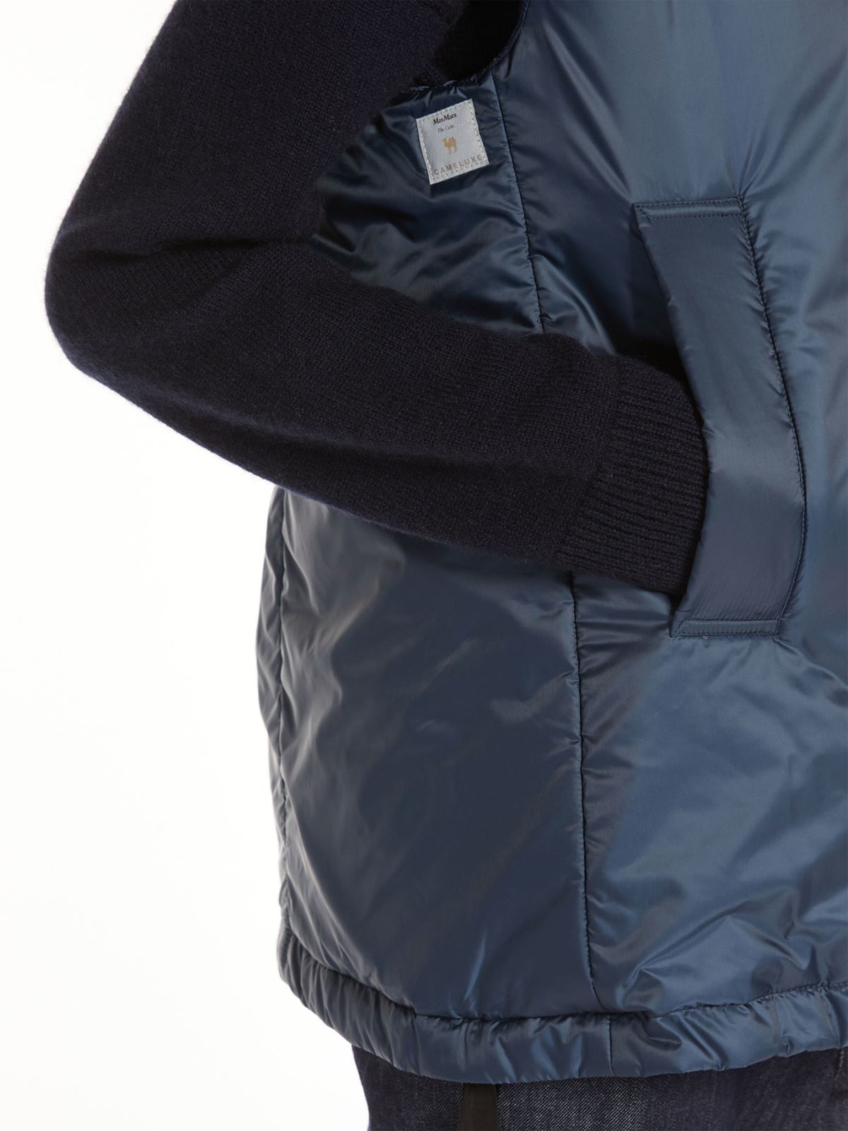 Water-resistant technical canvas gilet