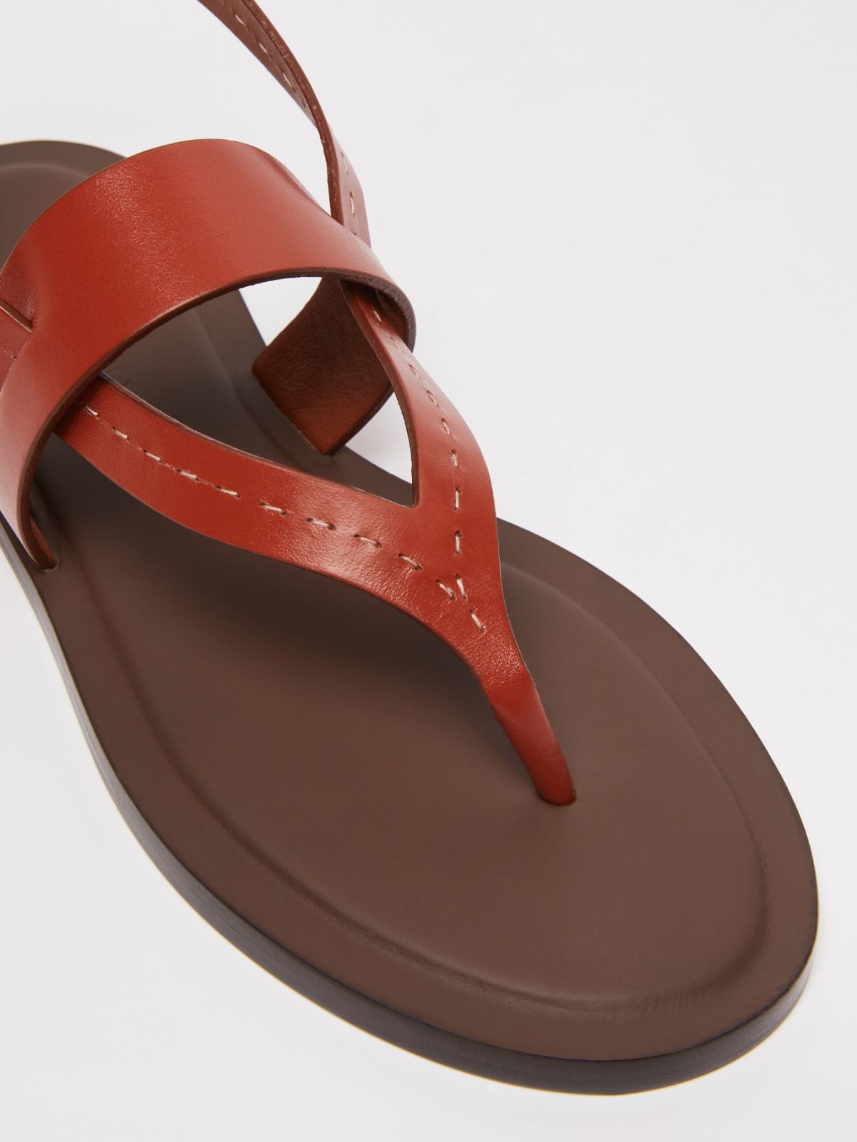 Leather flip-flops