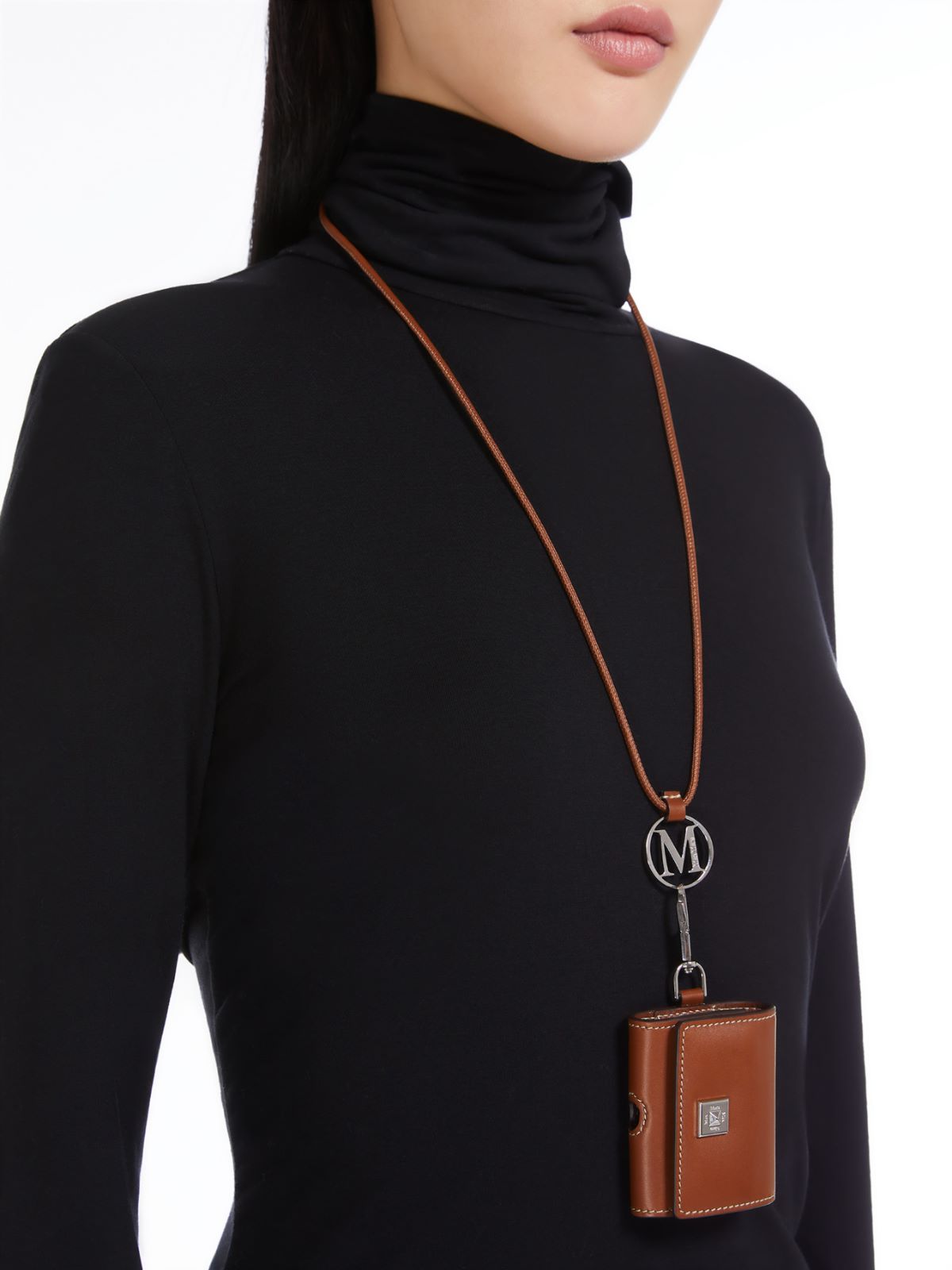 Leather earphone pouch