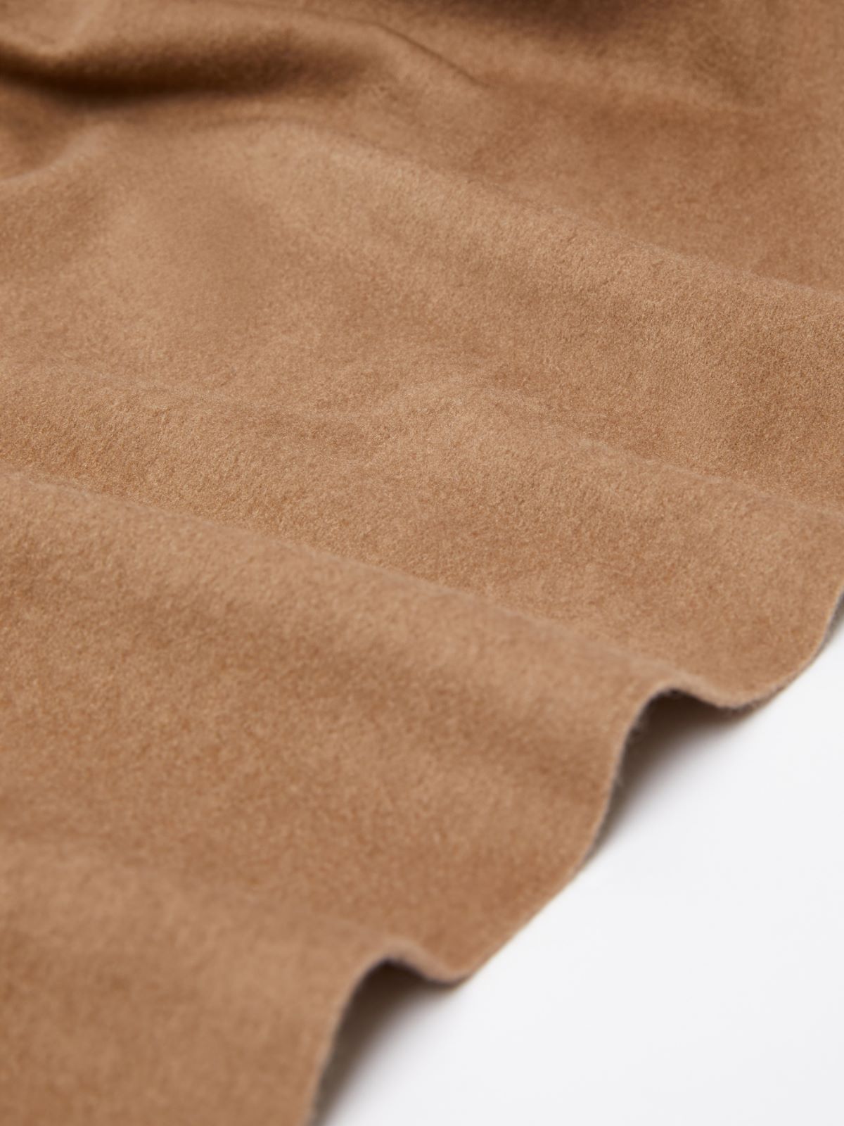 Cashmere stole with embroidery and fringes