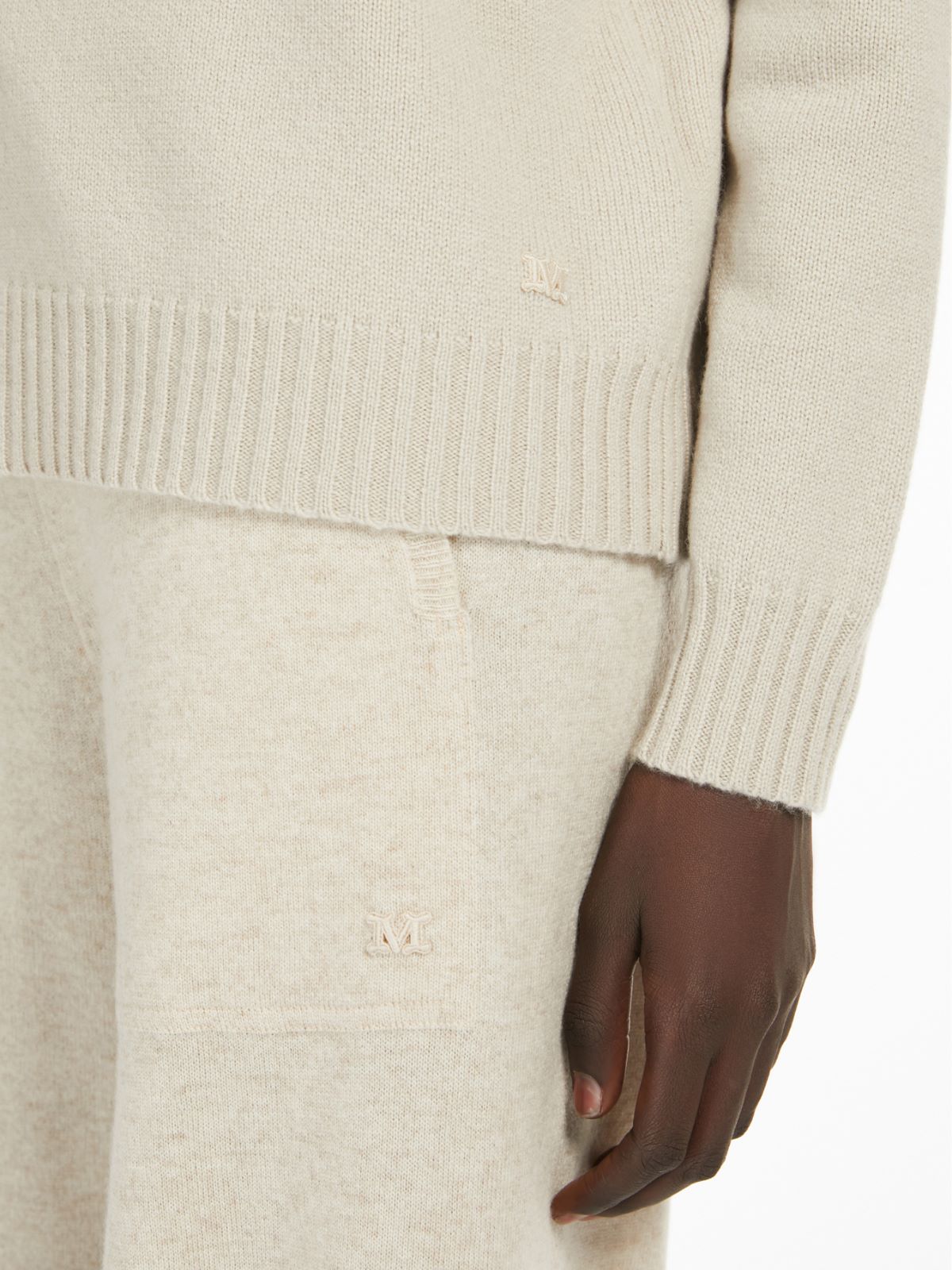 Pure cashmere yarn boxy jumper
