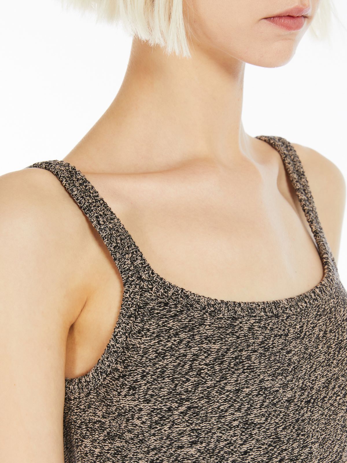 Slim-fit sleeveless dress