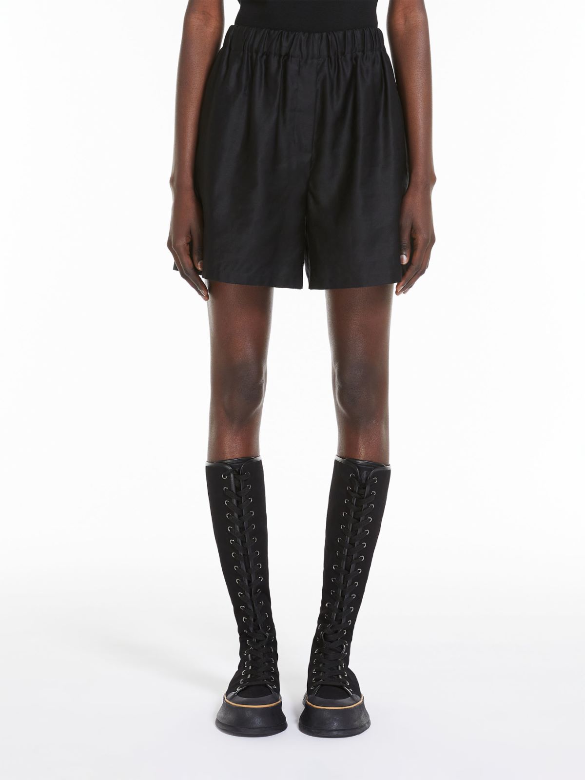 Cotton shorts with monogram embroidery