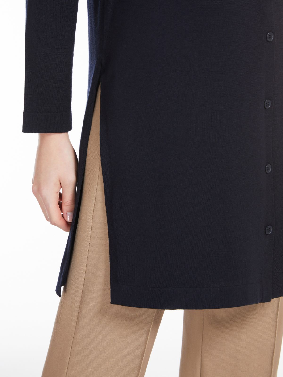 Long wool yarn cardigan