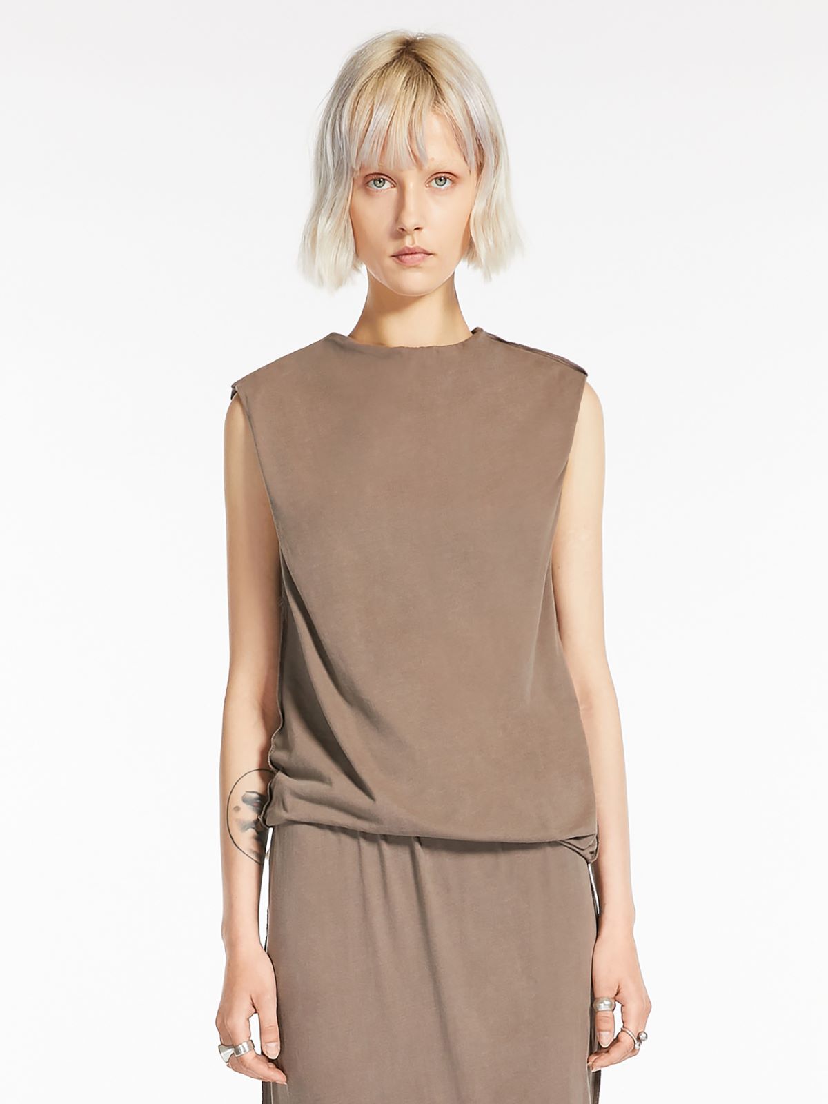 Reversible sleeveless top