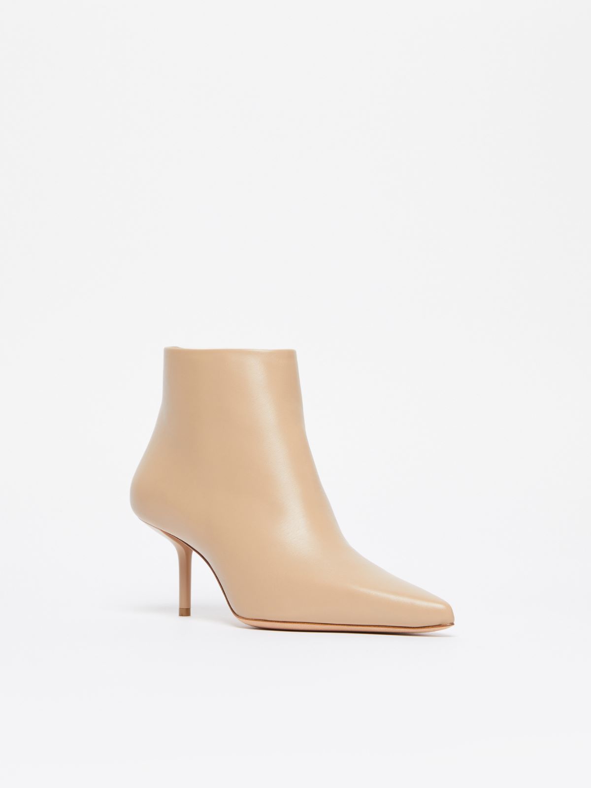 Zip-up leather ankle boots