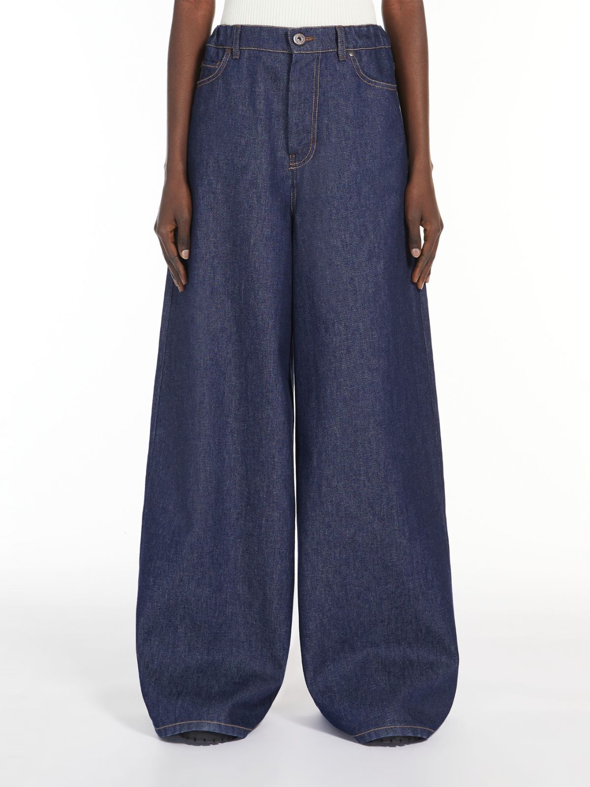 Wide-leg denim jeans
