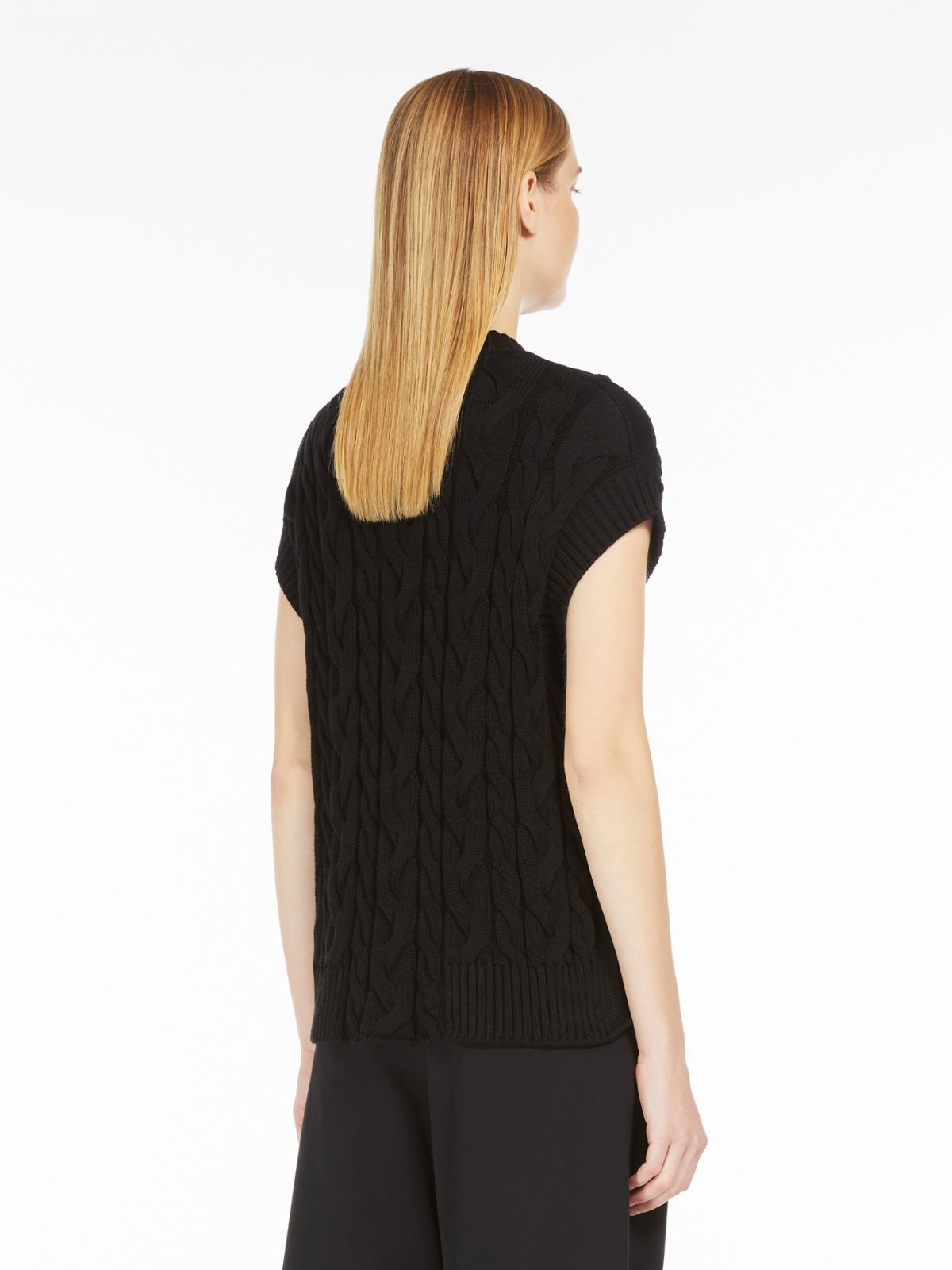 Cable-knit cotton yarn gilet