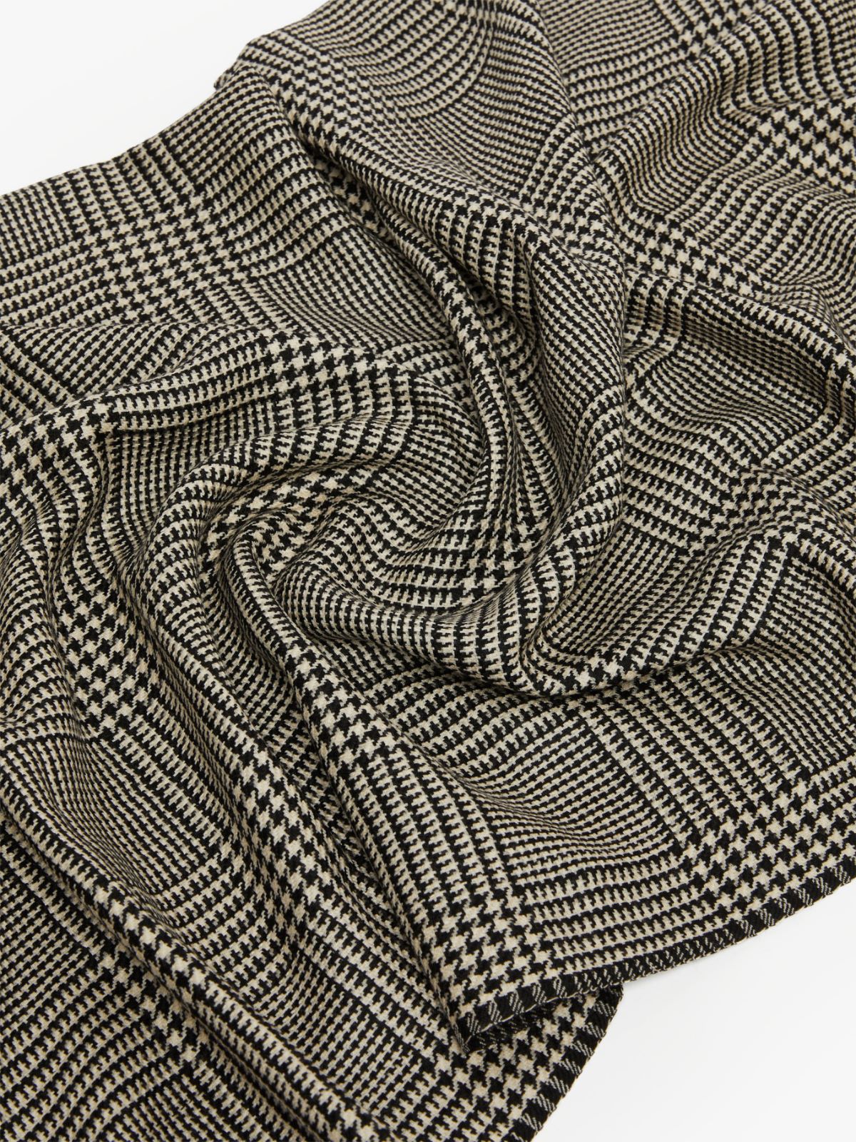 Patterned wool stole