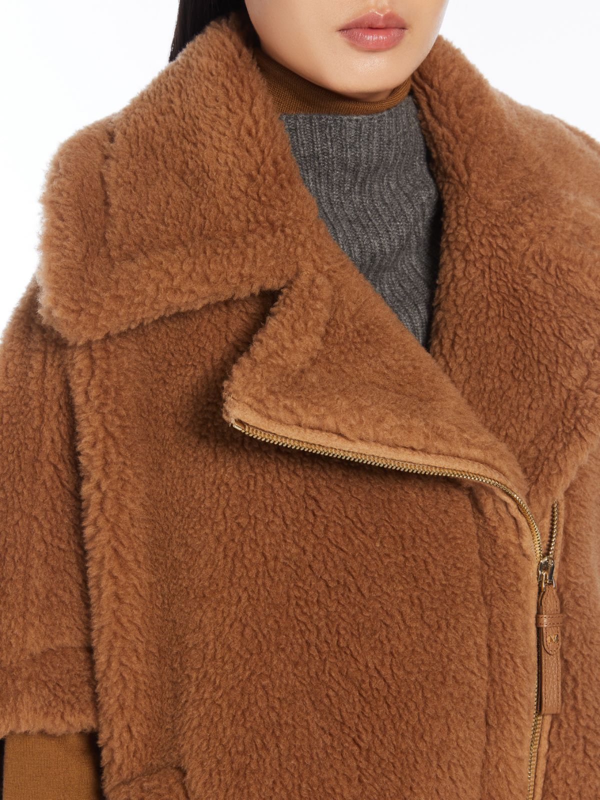 Biker jacket cape in Teddy fabric