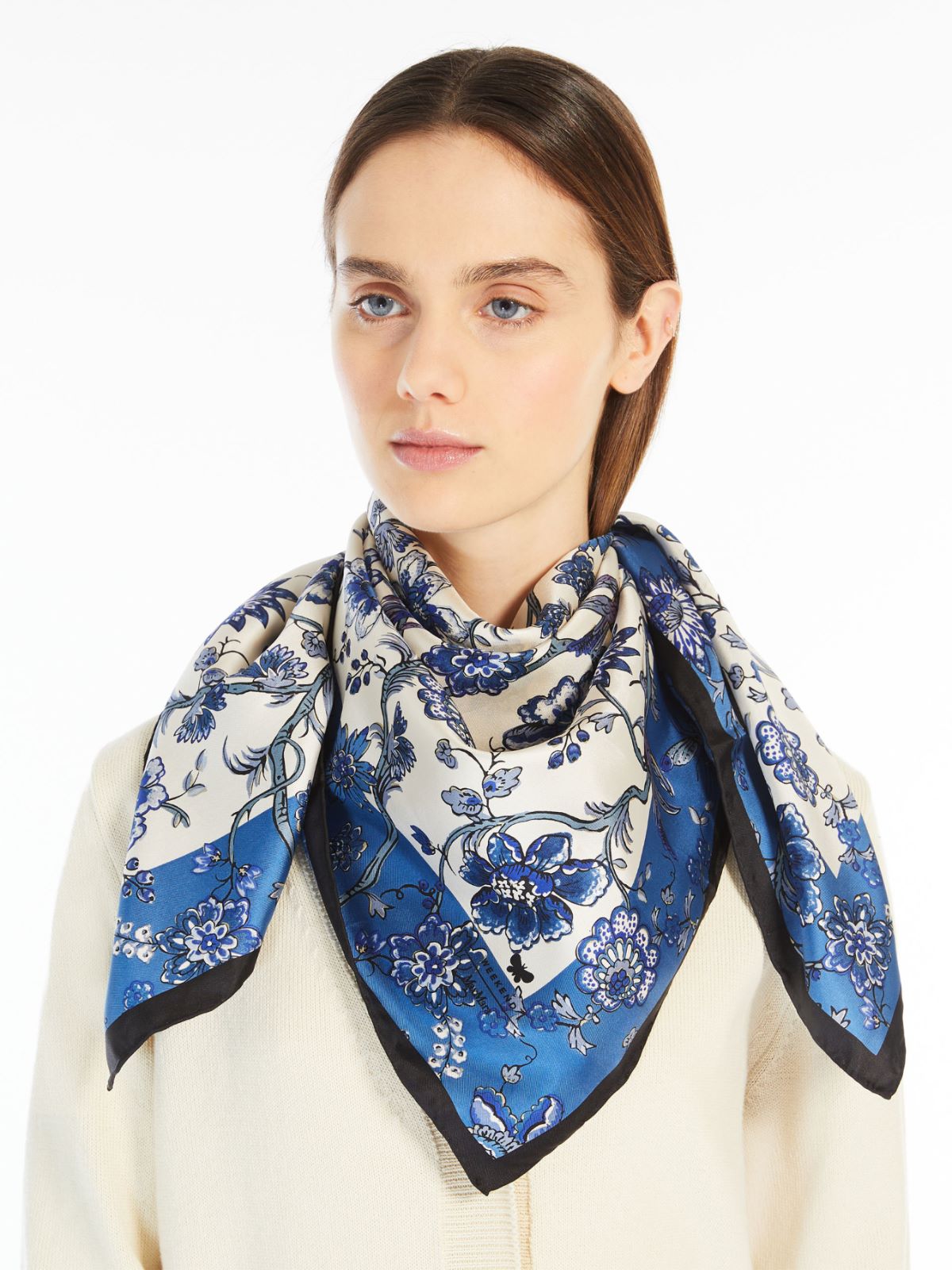 Printed silk maxi pocket square