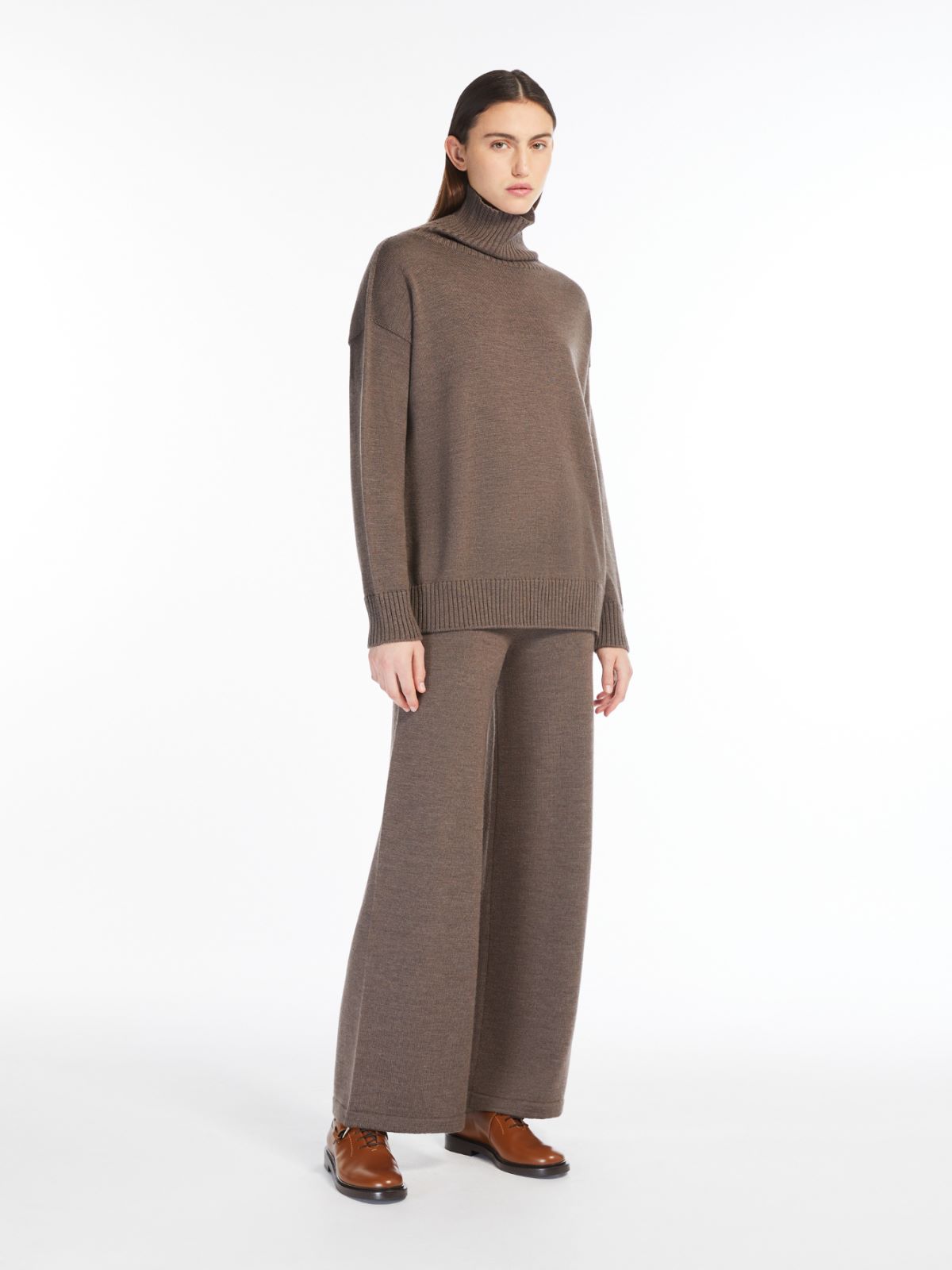 Straight wool trousers