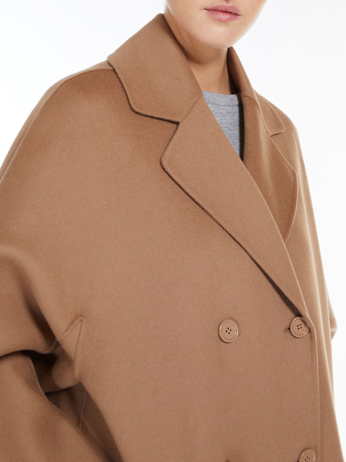 Wool coat with buttons