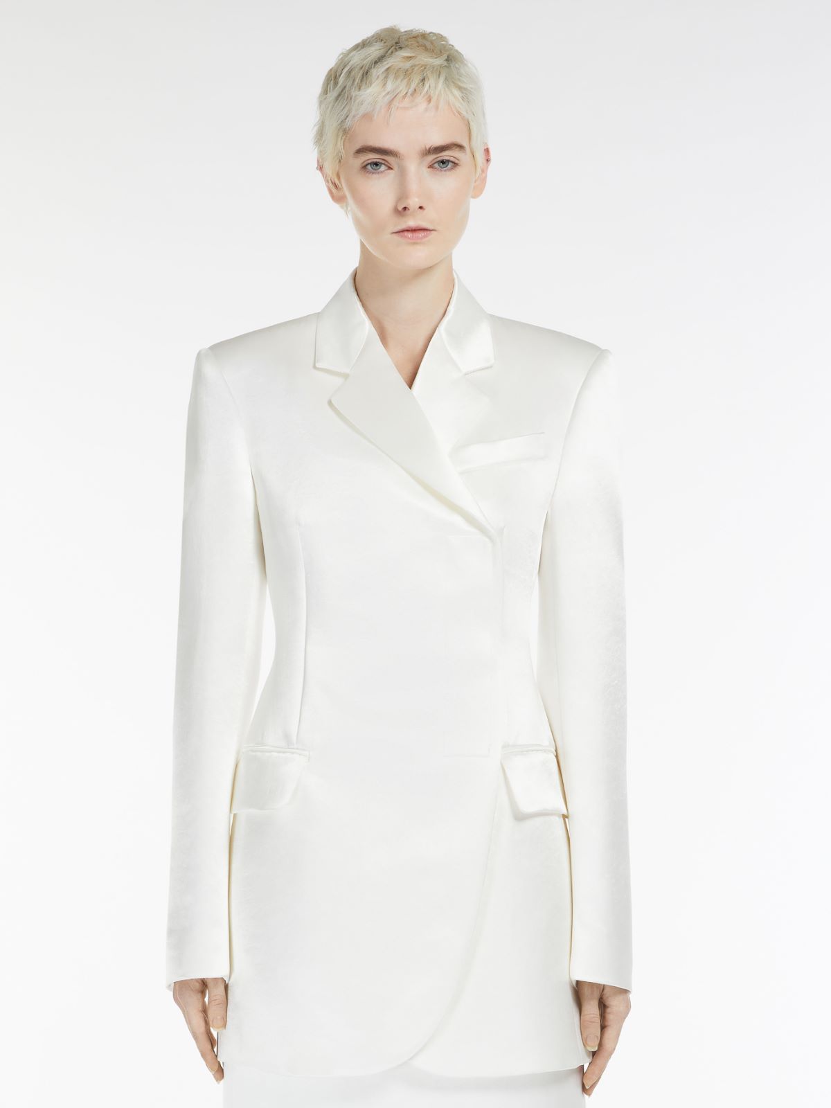 Slim-fit tailored blazer