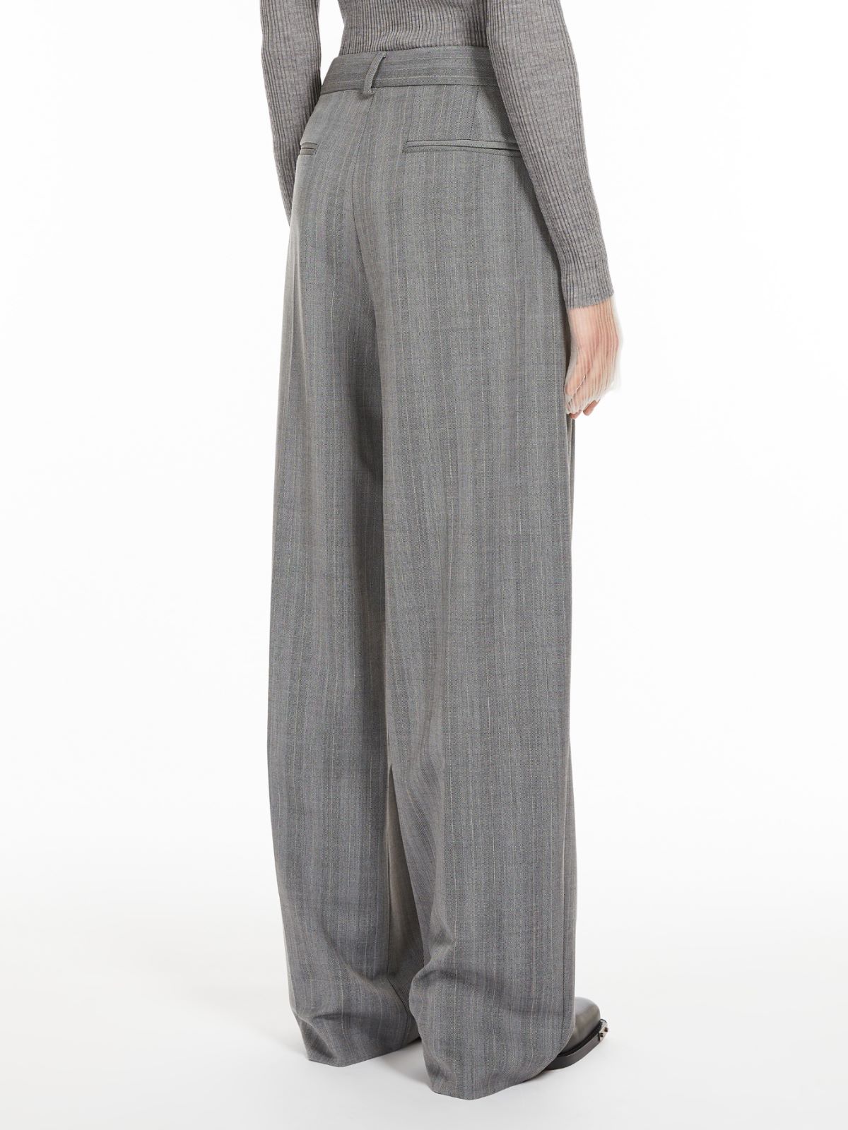 Oversized low-rise trousers