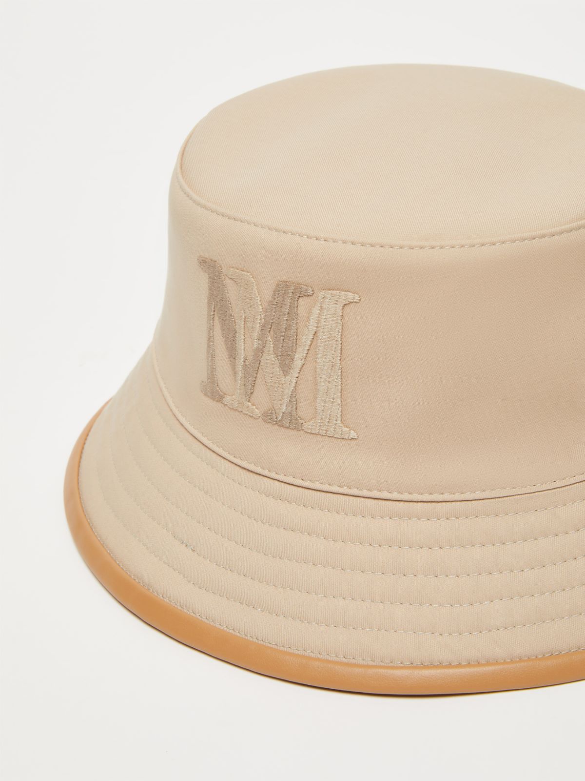 Bucket hat in water-resistant gabardine