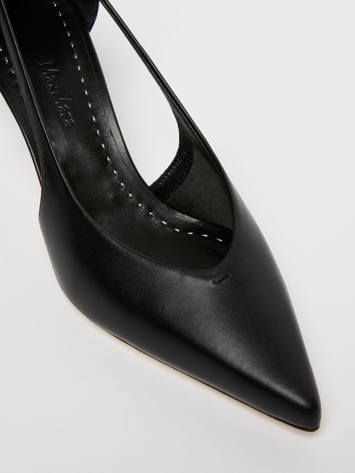 Leather court shoes