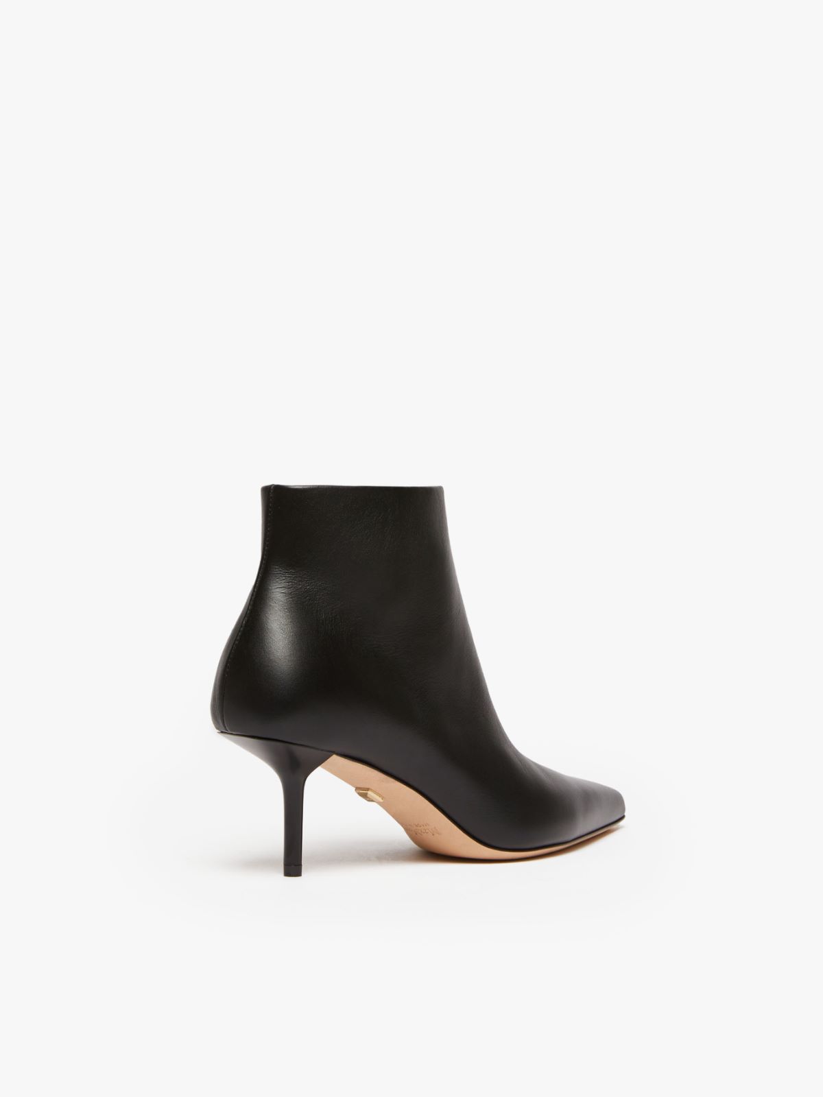 Zip-up leather ankle boots