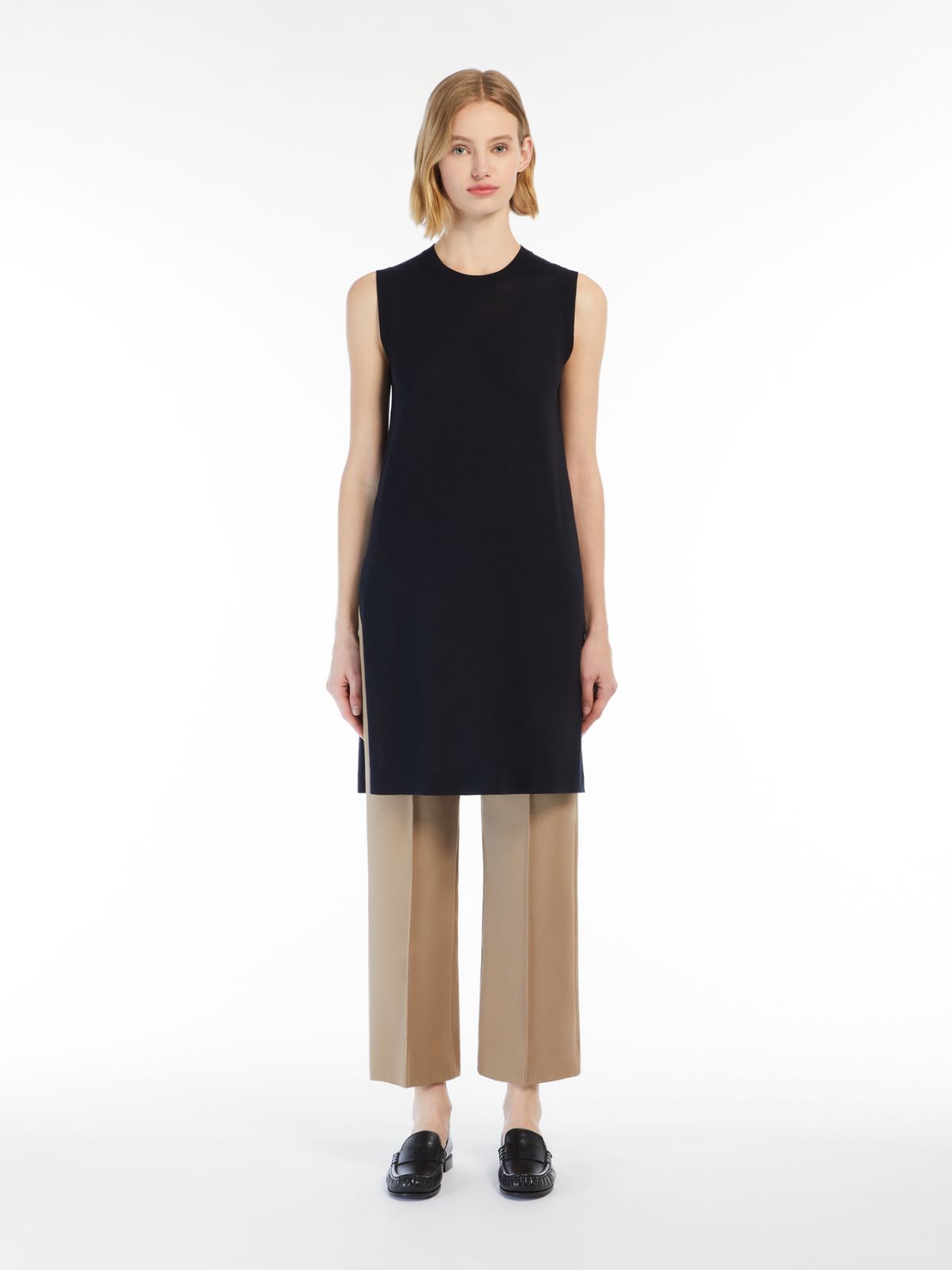 Long top in wool yarn