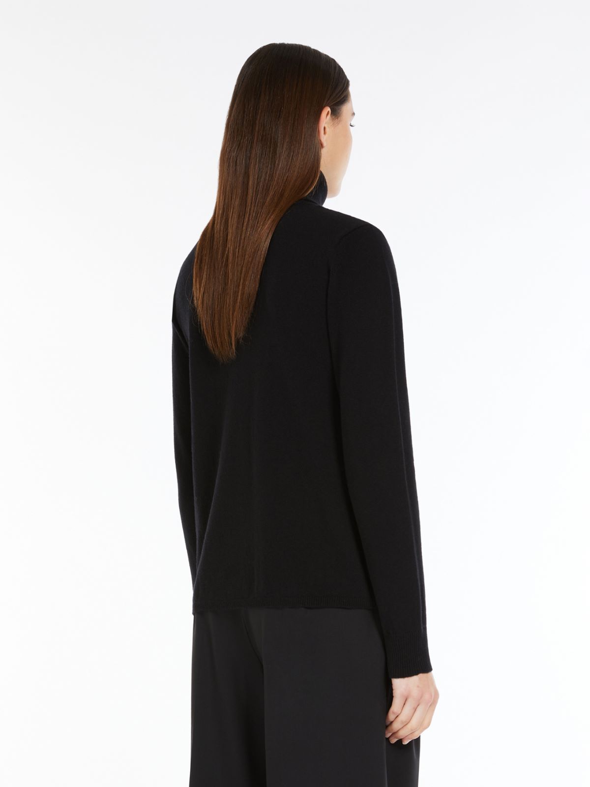 Cashmere polo-neck jumper