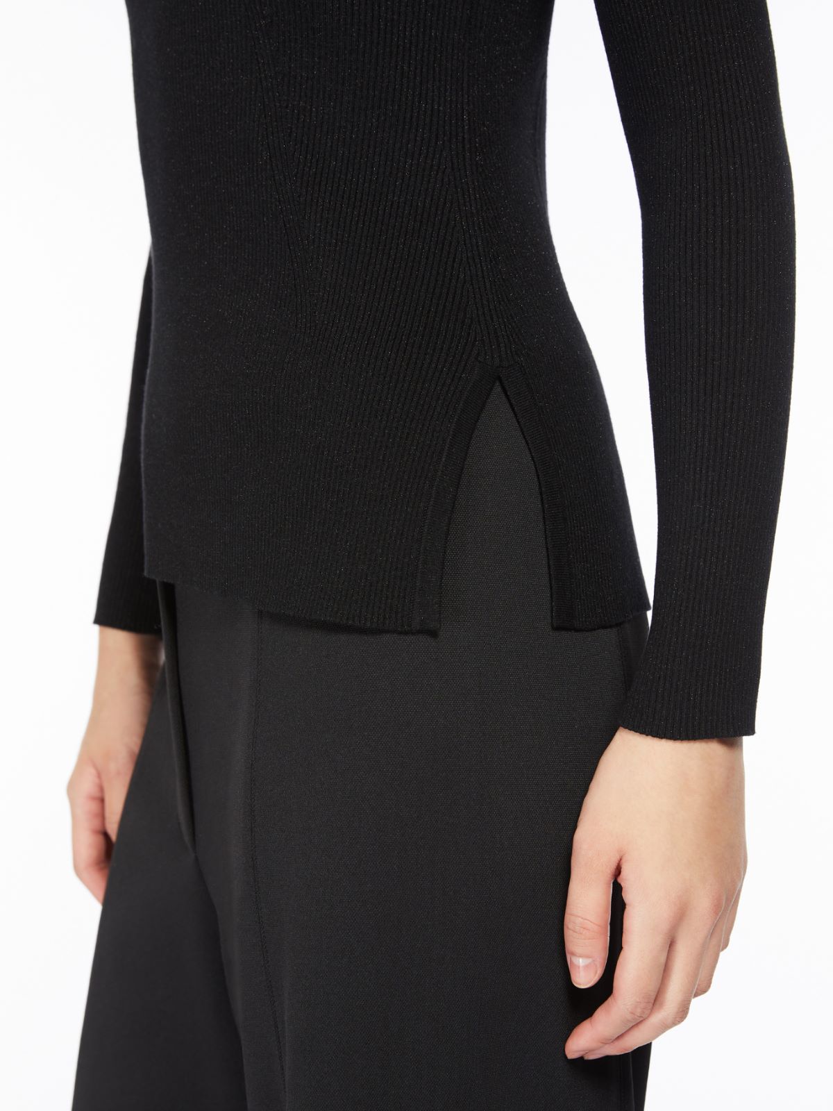 Feminine lurex and viscose yarn jumper