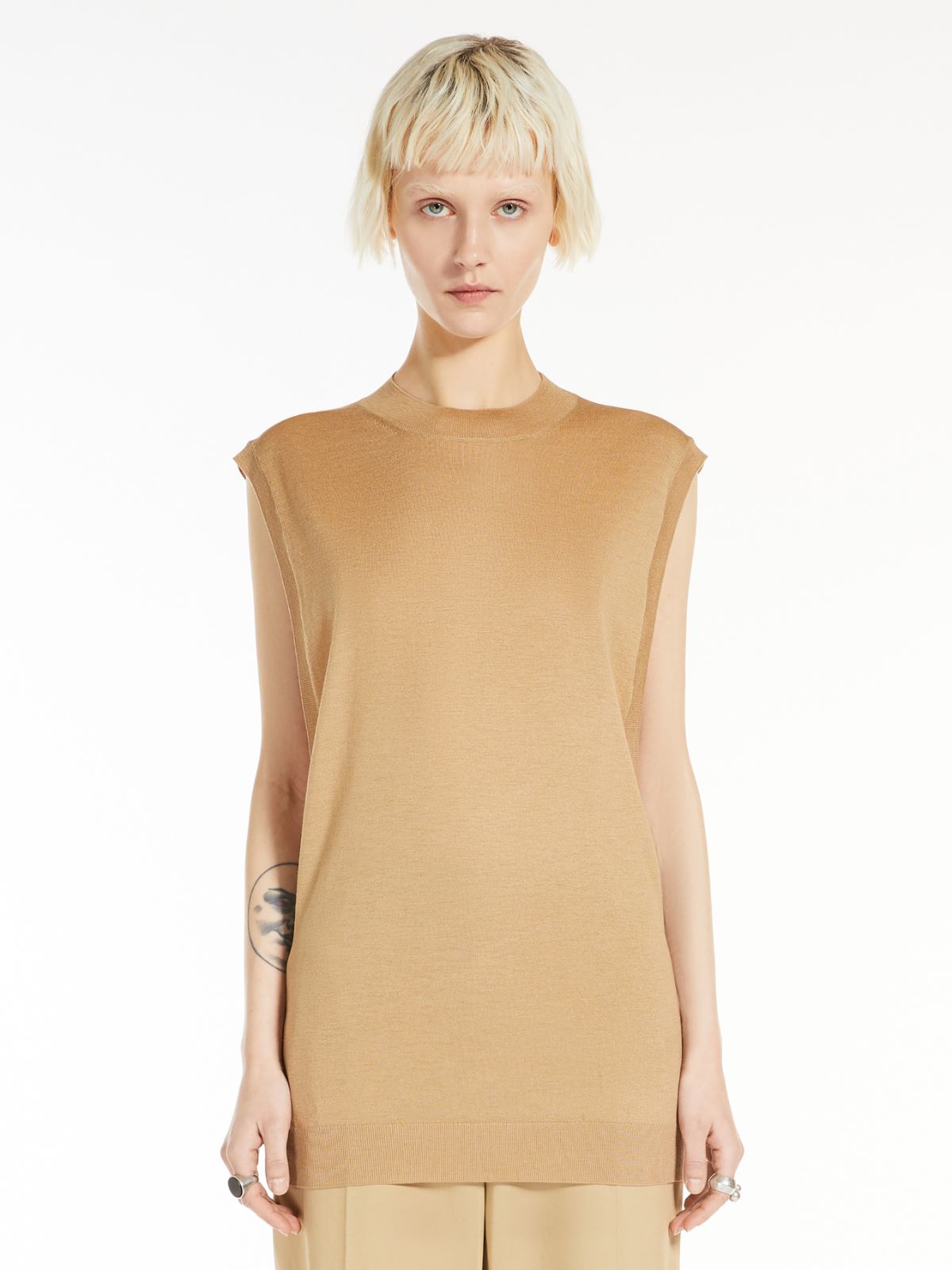 Sleeveless wool and silk sweater