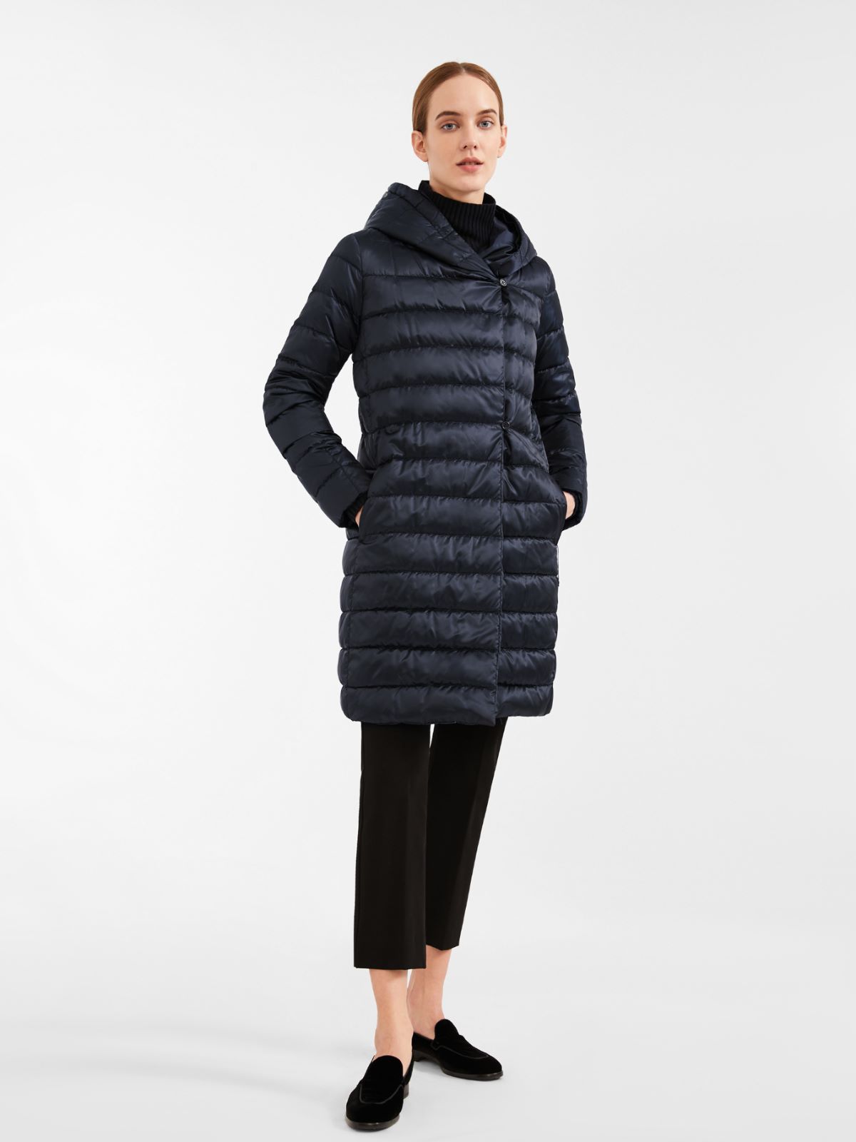 Reversible down jacket in water-repellent satin